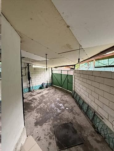 ошский рынак: 🏡 Продаётся просторный дом 📍 Район Ош базар Срочная продажа! • 🛏 — 1