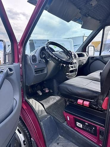 авто мерседес 124: Легкий грузовик, Mercedes-Benz — 10