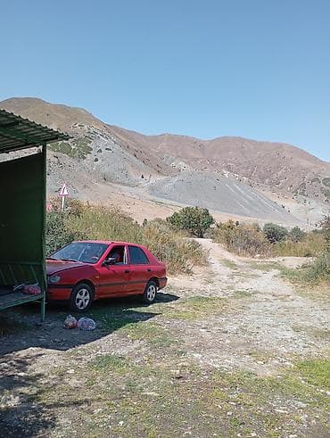 Унаа сатуу: Nissan Sunny: 1993 г., 1.4 л, Кол менен иштөөчү, Бензин, Хетчбек — 2