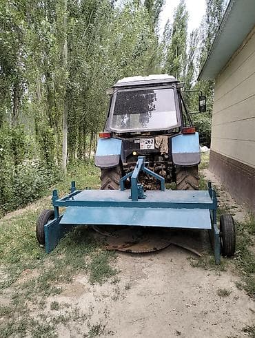 2 4 д: Трактор с прицепной ротационной косилкой Основные характеристики: - — 3