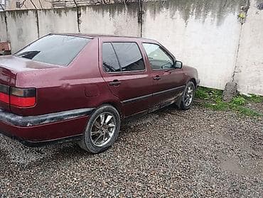Volkswagen Vento: 1993 г., 1.8 л, Автомат, Бензин, Седан at lalafo.kg Volkswagen Vento: 1993 г., 1.8 л, Автомат, Бензин, Седан