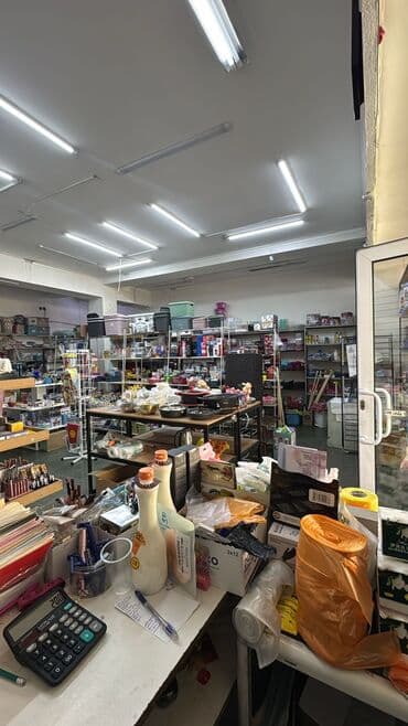 контейнер рынок дордой: Сдаю в аренду место в магазине. Магазин раскаченный в проходимом — 1