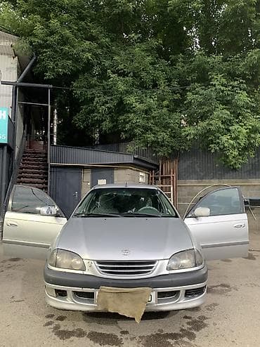 Toyota Avensis: 1999 г., 1.8 л, Механика, Бензин, Седан