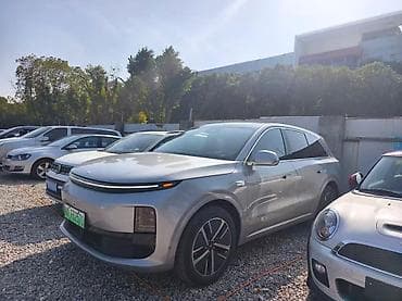 Lixiang: Lixiang L6: 2024 г., Гибрид, Кроссовер — 1