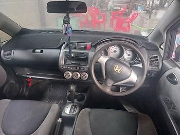 Honda Fit: 2005 г., 1.3 л, Вариатор, Бензин — 3