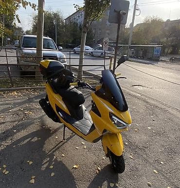 ямаха мажеста: Скутер/максискутер городского типа, ярко‑жёлтый - Дизайн: агрессивная — 2