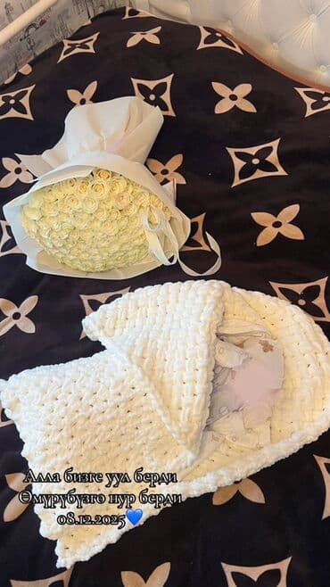 пальто 58 размер: Детская зимняя куртка с капюшоном, светло‑серая. Особенности: - — 10