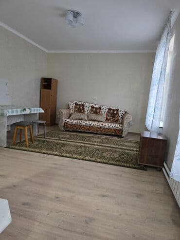 аренда дома на ночь: Сдаётся студия с отдельным санузлом и мини‑кухней в районе — 1