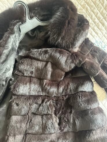 шуба кроликовая: Продается полушубок кролик натуралка, в хорошем состоянии. Носила — 2
