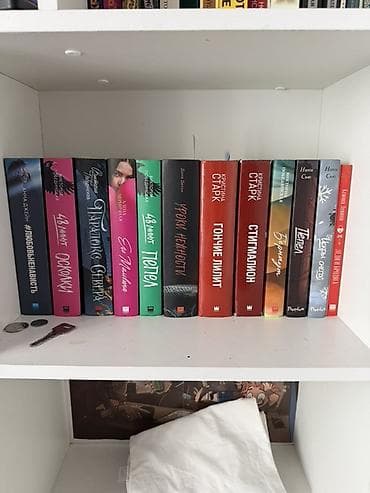Книги и журналы: Срочно продаю книги. Многие из них с идеальном состоянии, не — 1
