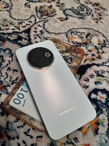 victus 15: Tecno Spark, Б/у, 128 ГБ, цвет - Серебристый — 1