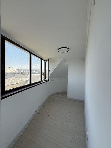 киргизия 1 дома: 🏡 Продается дом 📐 Участок - 8,3 соток 🌳 На участке 3 постройки: - — 10
