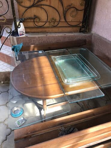 Стекло толщина пятёрка края обточены . Были использованы как полки