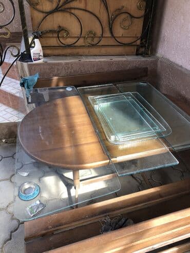 стекляная полка: Стекло толщина пятёрка края обточены . Были использованы как полки — 1