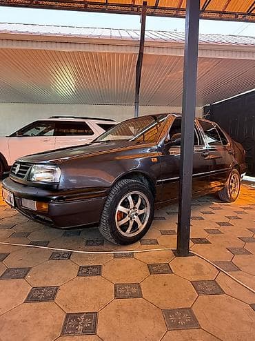 Volkswagen Vento: 1993 г., 2 л, Механика, Бензин, Седан — 1