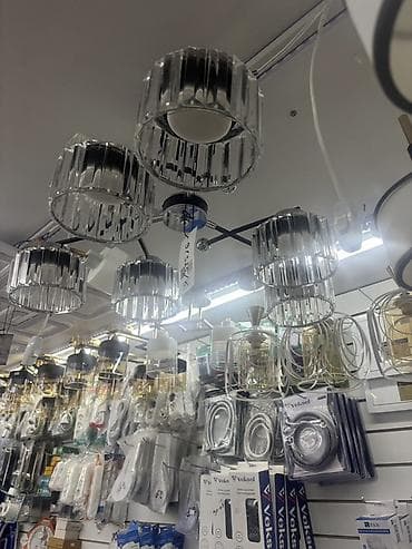 Потолочная люстра с пятью плафонами - Тип: потолочная, на жестком at lalafo.kg Потолочная люстра с пятью плафонами - Тип: потолочная, на жестком