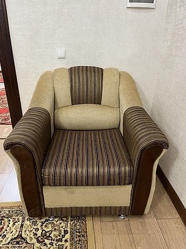 стол для офиса угловой: Предлагается комплект мягкой мебели, состоящий из углового дивана и — 2