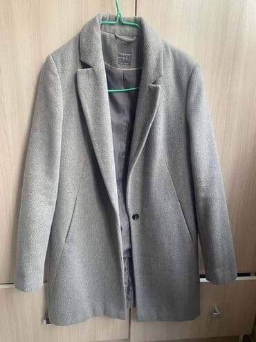 плащи от дождя: Пальто Деми размер s классно сидит состояние очень хорошее бренд — 1