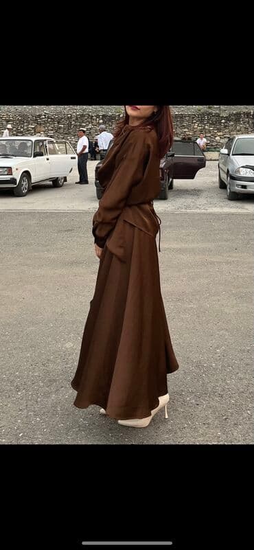 бордовая платья: 2 ка 
Цена не ниже 2700
Производной(Корея) — 1