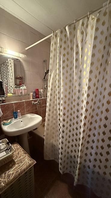 локал: 3 комнаты, 69 м², 106 серия, 1 этаж, Старый ремонт — 6