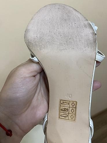 crocs 41: Мужские ботинки, 40.5, Classica, Б/у, цвет - Белый, Самовывоз — 5