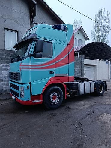 Тягач, Volvo, 2004 г., Тентованный