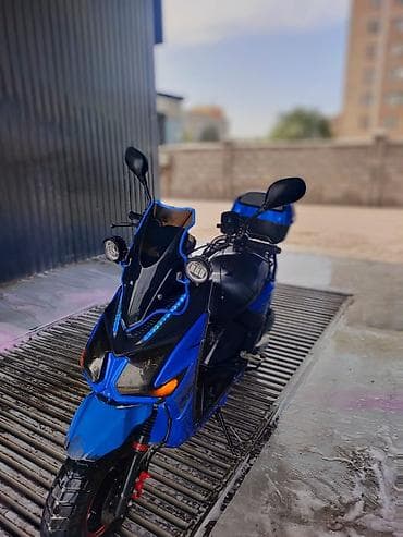 super soco tc: Скутер 50–150 см³ (визуально спортивного типа), с ярким обвесом и — 2