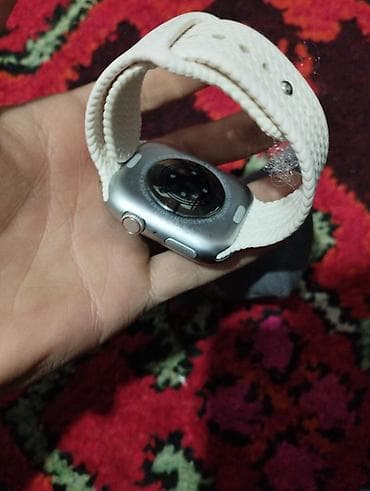 poco c85: Смарт-часы с прямоугольным сенсорным экраном и серебристым корпусом — 1