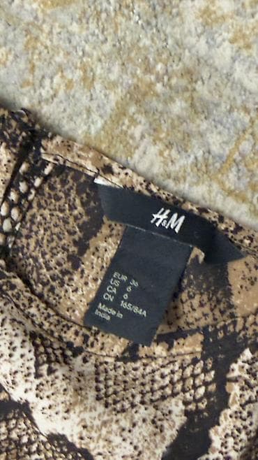 куртка 700: Платье H&M с принтом под змеиную кожу. - Фасон: мини — 3