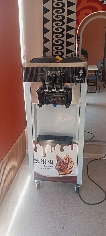 Фризер для мягкого мороженого (Ice Cream Machine), напольный, на
