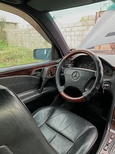 tesla model: Mercedes-Benz E-Class: 1997 г., 2 л, Автомат, Бензин, Седан — 4