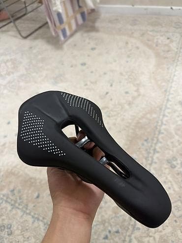 сидения велосипед: Спортивное седло для шосс-фикс с центральным вырезом — 2