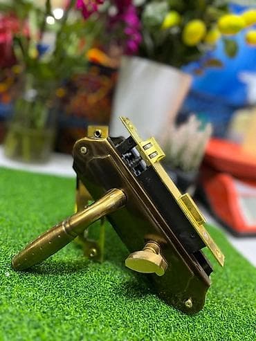 Дверной замок с ручками и ключевиной в комплекте. - Тип: механический