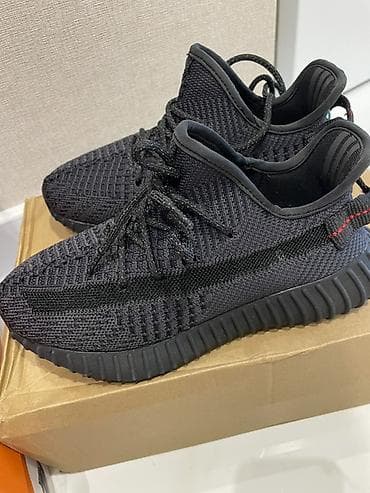 yeezy boost 350 v2: Кроссовки в стиле Yeezy 350, цвет Triple Black. - Верх: дышащий — 3