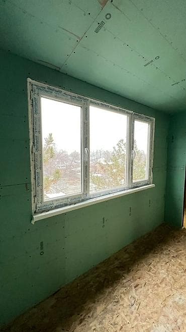 холодный стол: Продам просторную утеплённую лоджию с комнатой-прихожей (верхний этаж — 2