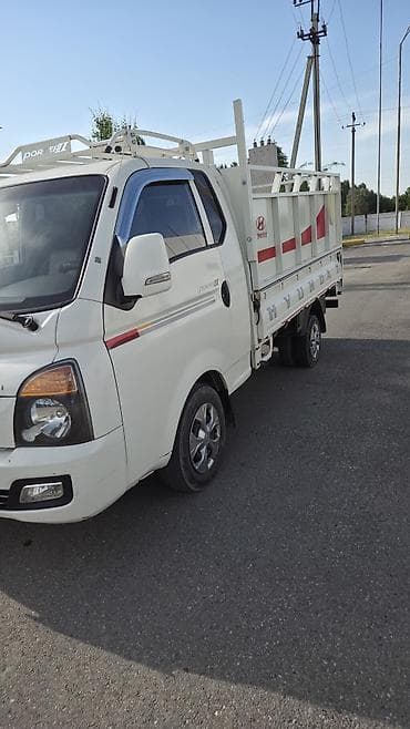 срочно продаю нужны деньги: Hyundai Porter: 2017 г., 2.5 л, Автомат, Дизель, Универсал — 2