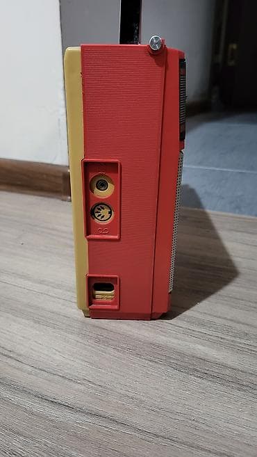 обычный телефон: Очень редкое в красном цвете винтажное радит VEF 317, в отличном — 9