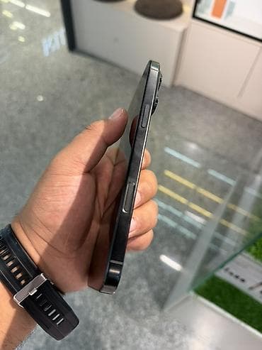 iphone 22: IPhone 15 Pro, Black Titanium — 2