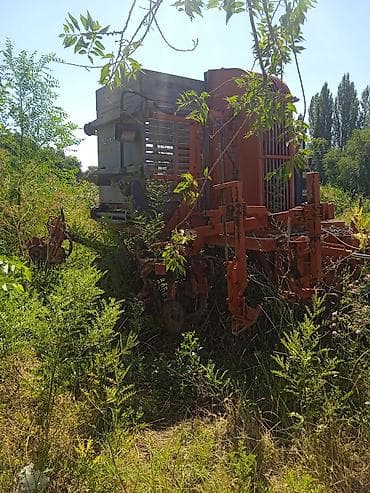 Транспорт: Прицепной свекловичный комбайн Agromaster (модель на табличке — 3
