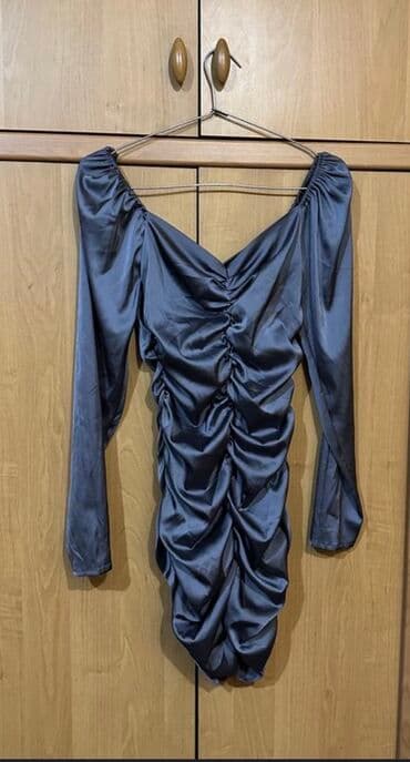 дорогие пуховики женские: Продаю атласное очень красивое платье,очень красивое Размер-М Ни разу — 4