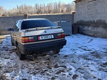 Volkswagen Passat: 1989 г., 1.8 л, Седан
