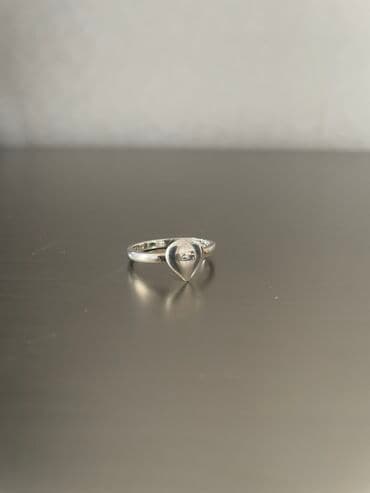 Кольцо в форме сердца/капельки, покупала в Шотландии, новое, проба