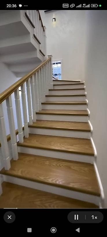 улуттук кийимдер: Агач тепкичи Жеке менчик үй үчүн, Тепкичтин формасы: Көп марштуу, Стиль: Классикалык — 4