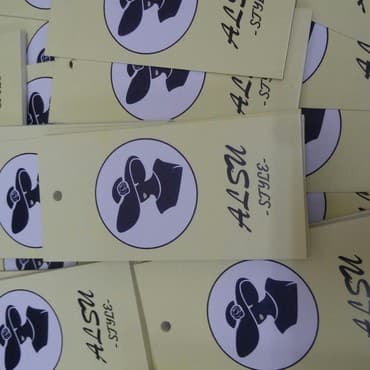 печать термотрансфера: Бирки для одежды индивидуальные с любым логотипом на заказ — 1