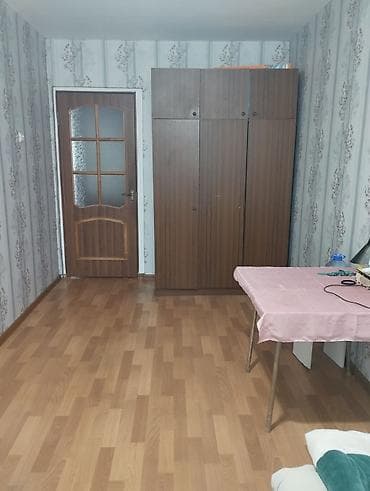 Кыймылсыз мүлк: Комната берилет. Бир комнатада эки кыз жашайт ( киши башына 10000 с) — 2