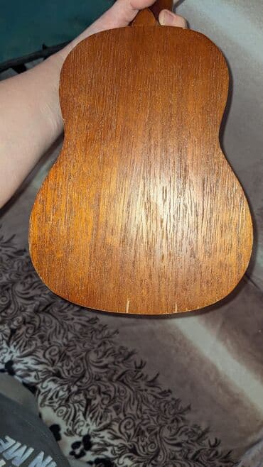 Синтезаторы: Укулеле БУ, продаю вместе с чехлом, на укулеле нужно сменить струны — 6