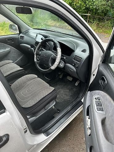 телешка на авто: Toyota Raum: 2000 г., 1.5 л, Автомат, Бензин, Хэтчбэк — 5