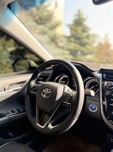 Продажа авто: Toyota Camry: 2020 г., Гибрид, Седан — 4