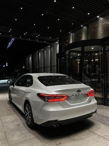 lexus 100: Toyota Camry: 2021 г., 2.5 л, Автомат, Гибрид, Седан — 2