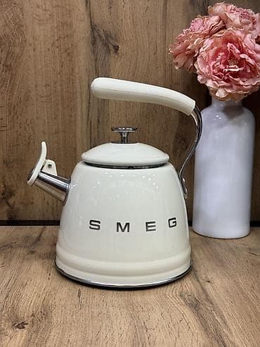 Чайник на плиту SMEG, кремовый цвет, стиль ретро 50‑х. - Материал